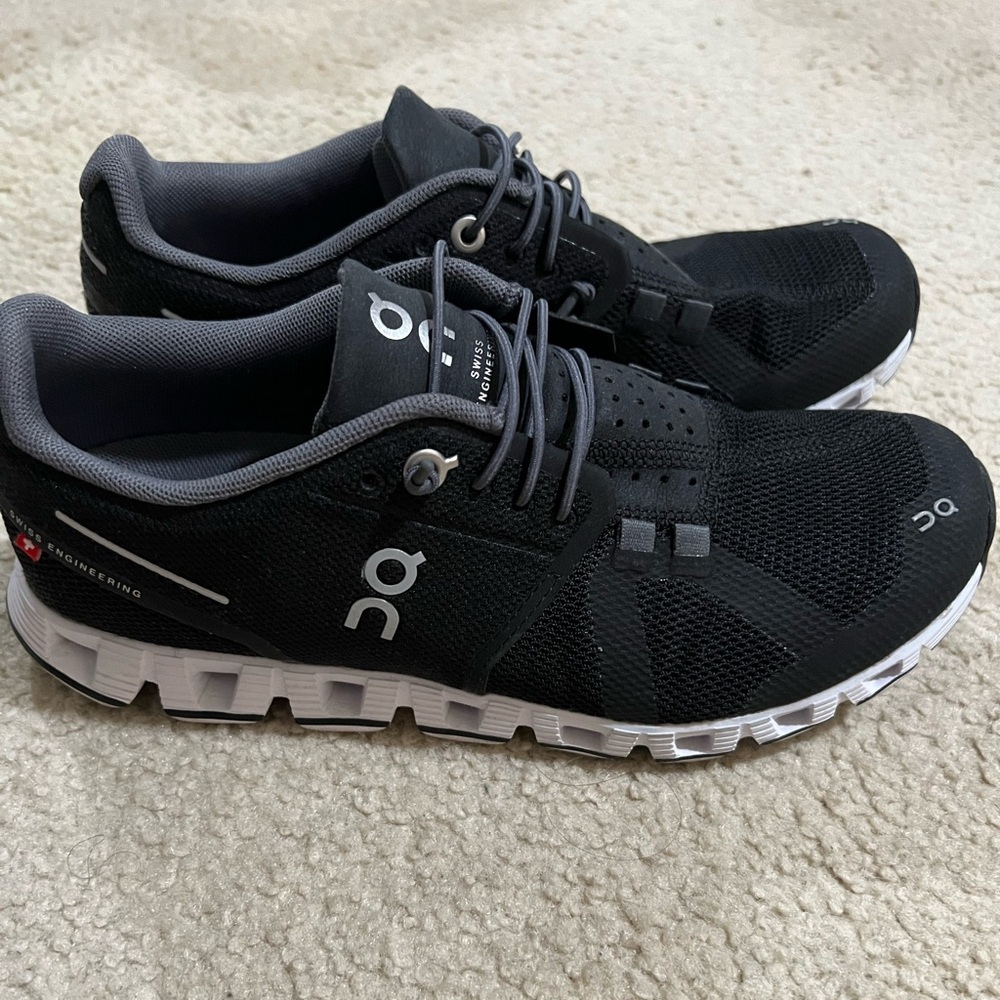 On Cloud laceless shoes